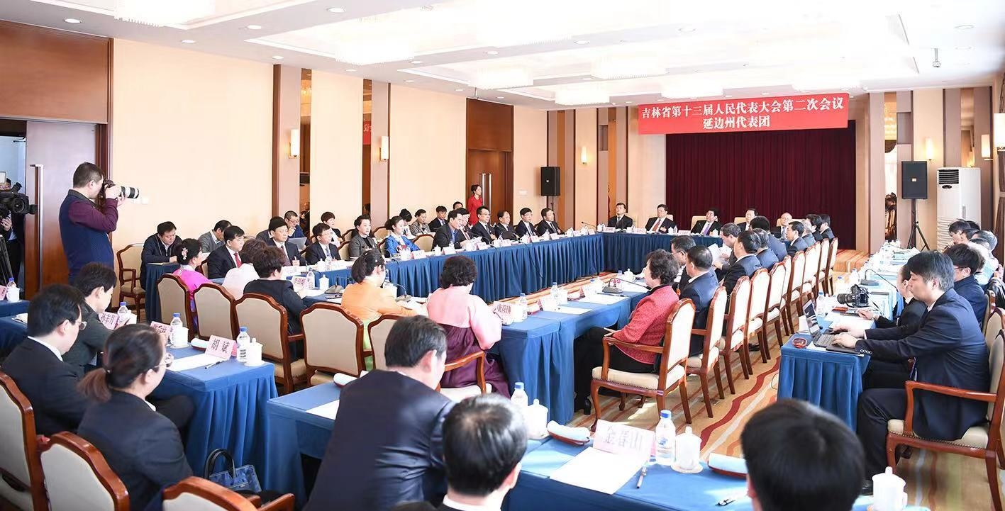 巴音朝鲁在延边代表团审议时强调：坚定信心 振奋精神 真抓实干 沿着绿色发展的新路阔步前行