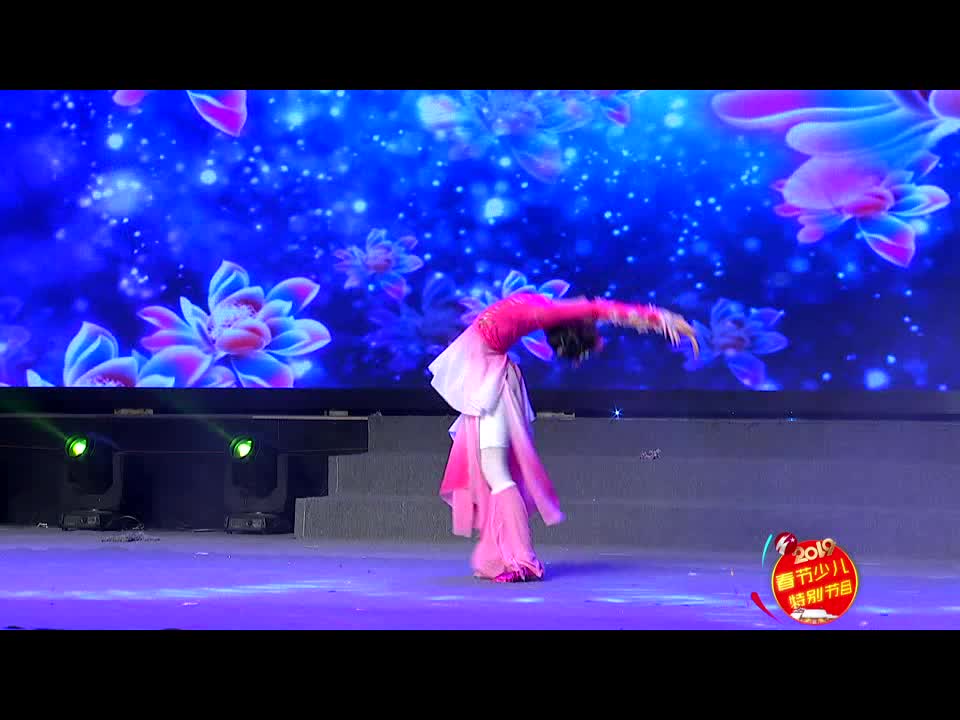 《梅花泪》第三十二期 演出单位：西舞兰灵艺术中心 指导教师：龚丽君 表演者：许默涵