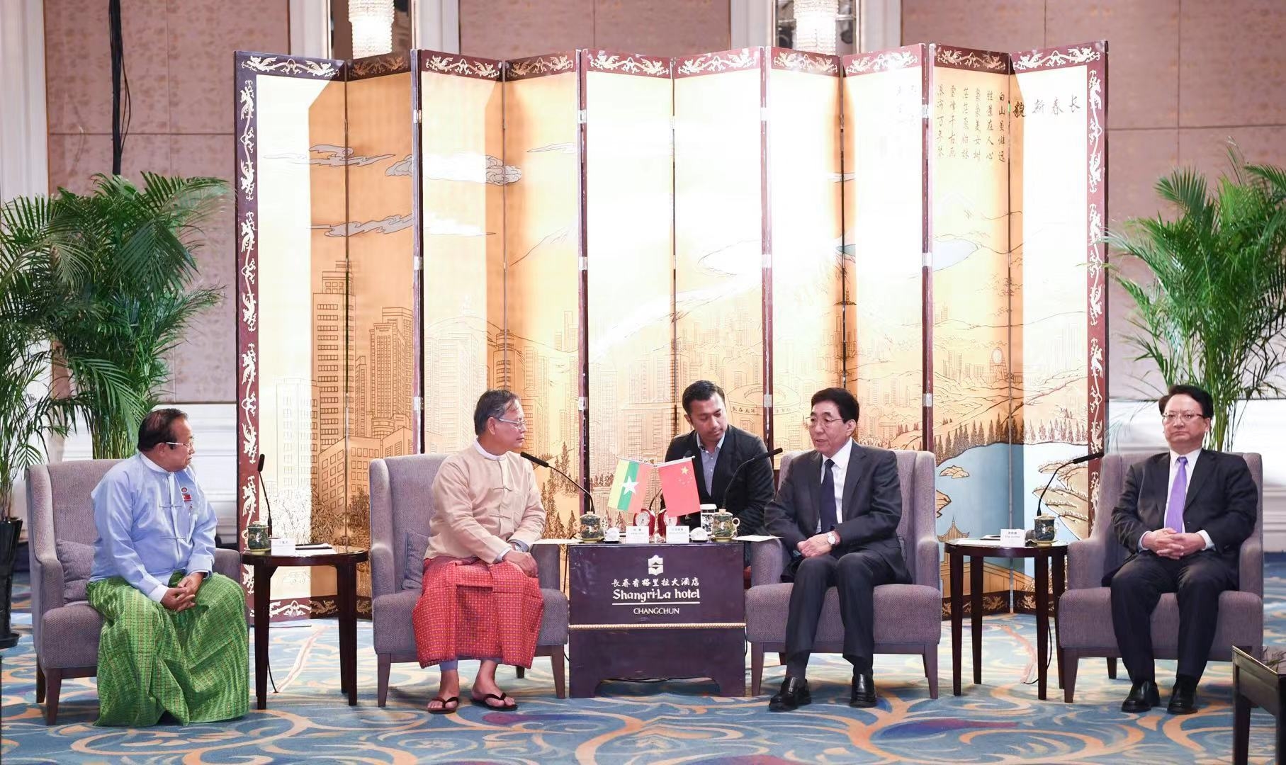 巩固传统友谊 深化互利合作 巴音朝鲁景俊海会见缅甸议会代表团