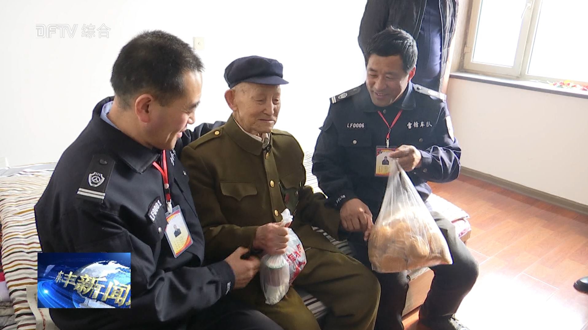 “雷锋”走进敬老院 慰问老人暖心田