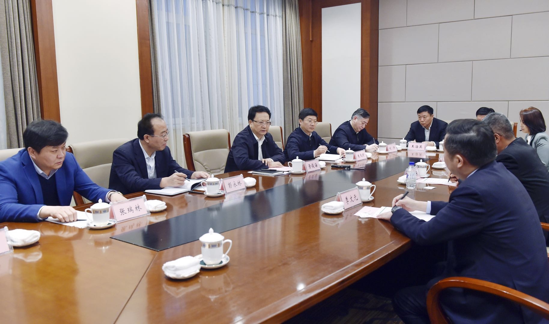 省政府与纽泰锂业（深圳）公司举行工作座谈会