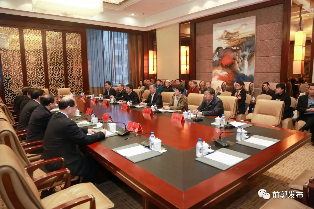 县领导看望出席政协第十五届前郭县委员会第三次会议的政协委员