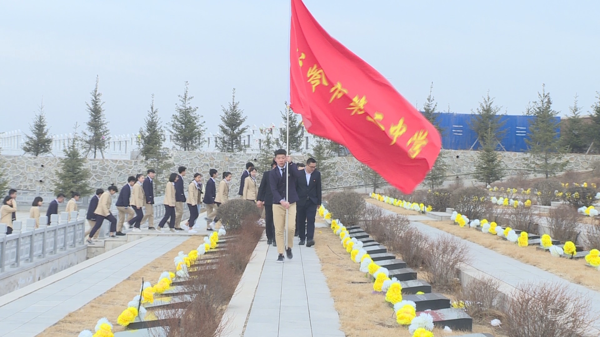 公主岭市第二中学开展清明节烈士墓祭扫活动