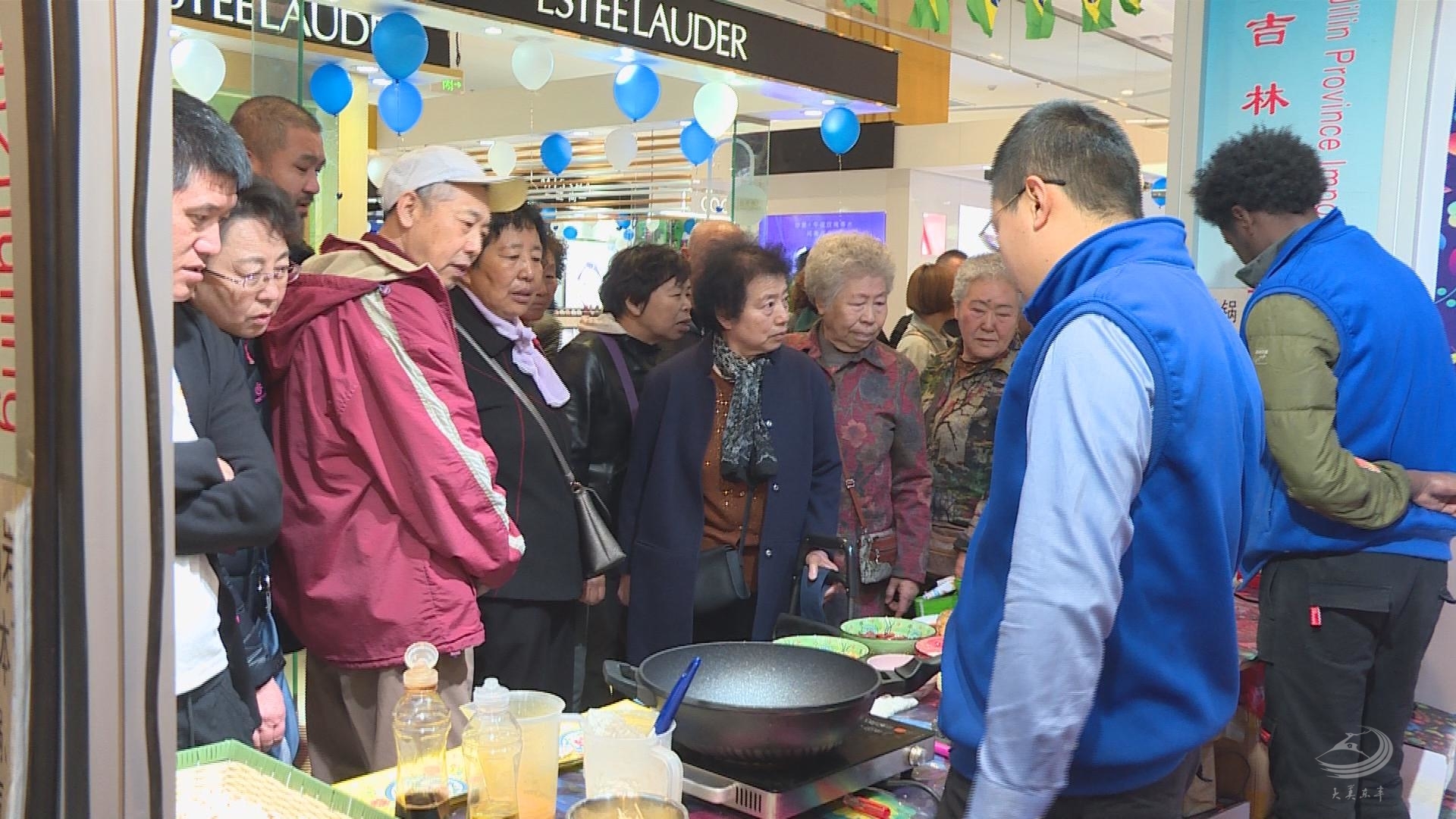 展洽会火爆进行 台湾酒大受欢迎