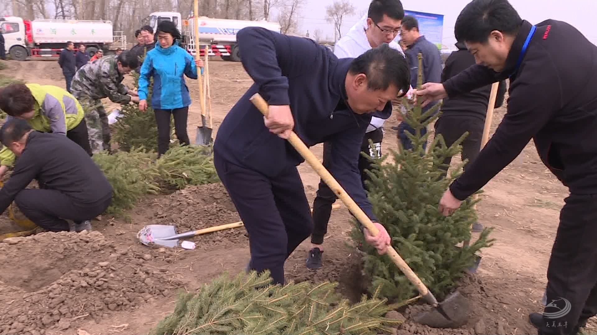 植树添绿正当时  公主岭市开展市直党政机关义务植树活动