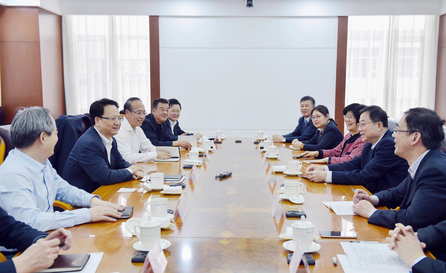 景俊海与中国人寿保险集团总裁袁长清举行会谈