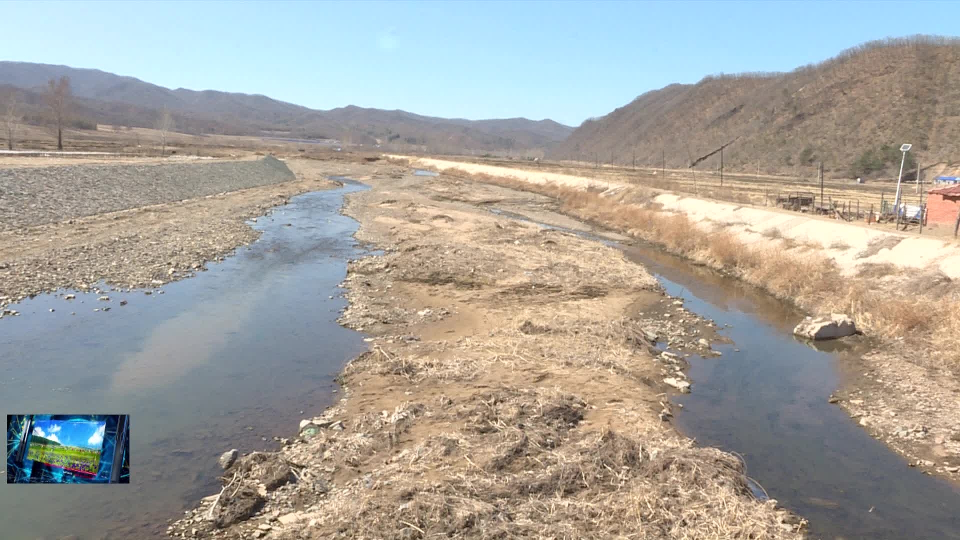 04月22日 县政协视察农村基础设施建设