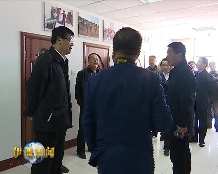 省人大常委、农委主任委员车黎明来我县对《中华人  民共和国农产品质量安全法》贯彻实施情况进行检查