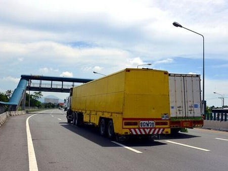 国务院办公厅转发《关于加快道路货运行业转型升级  促进高质量发展的意见》