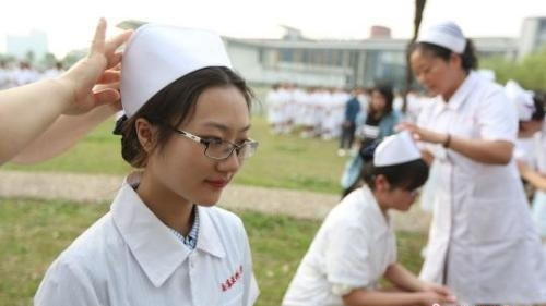 中国注册护士总数超400万 供给不足困境如何破解？