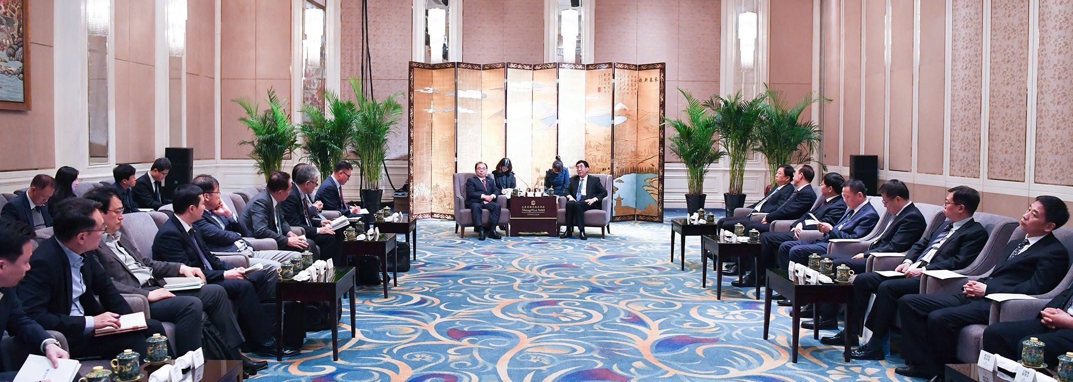 推动实现更深层次互利共赢 巴音朝鲁会见韩国客人