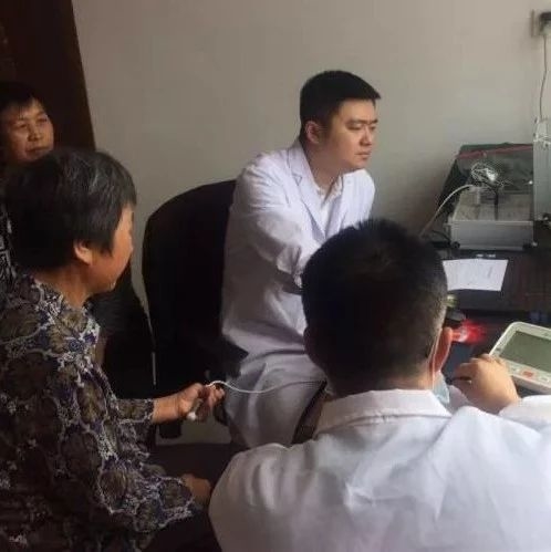 脱贫攻坚│社会爱心人士到乌林乡开展捐赠和义诊活动