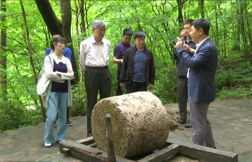 中国管理科学学会副会长、红色管理研究所所长李凯城来集安调研