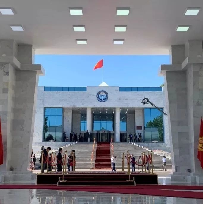 习近平：不敢有丝毫自满，但怀有无比自信