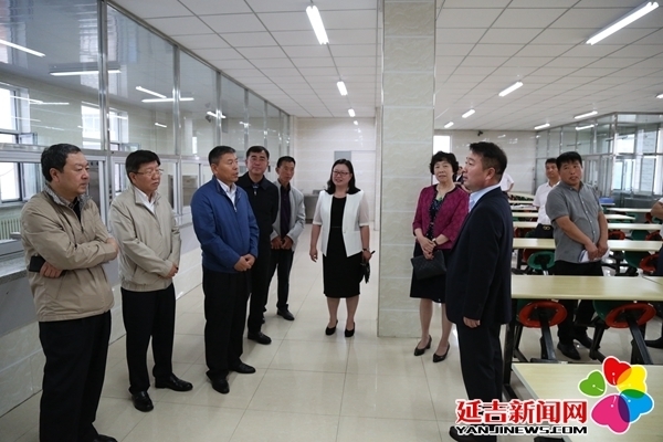 省人大代表到延吉调研中小学食堂管理及陪餐情况