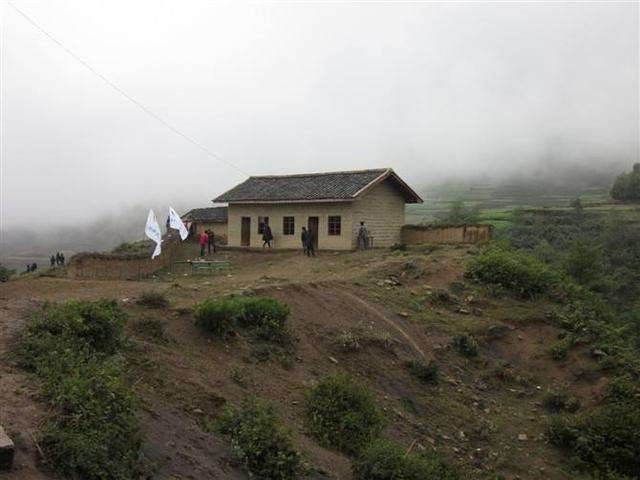 到边远地区去，到基层一线去