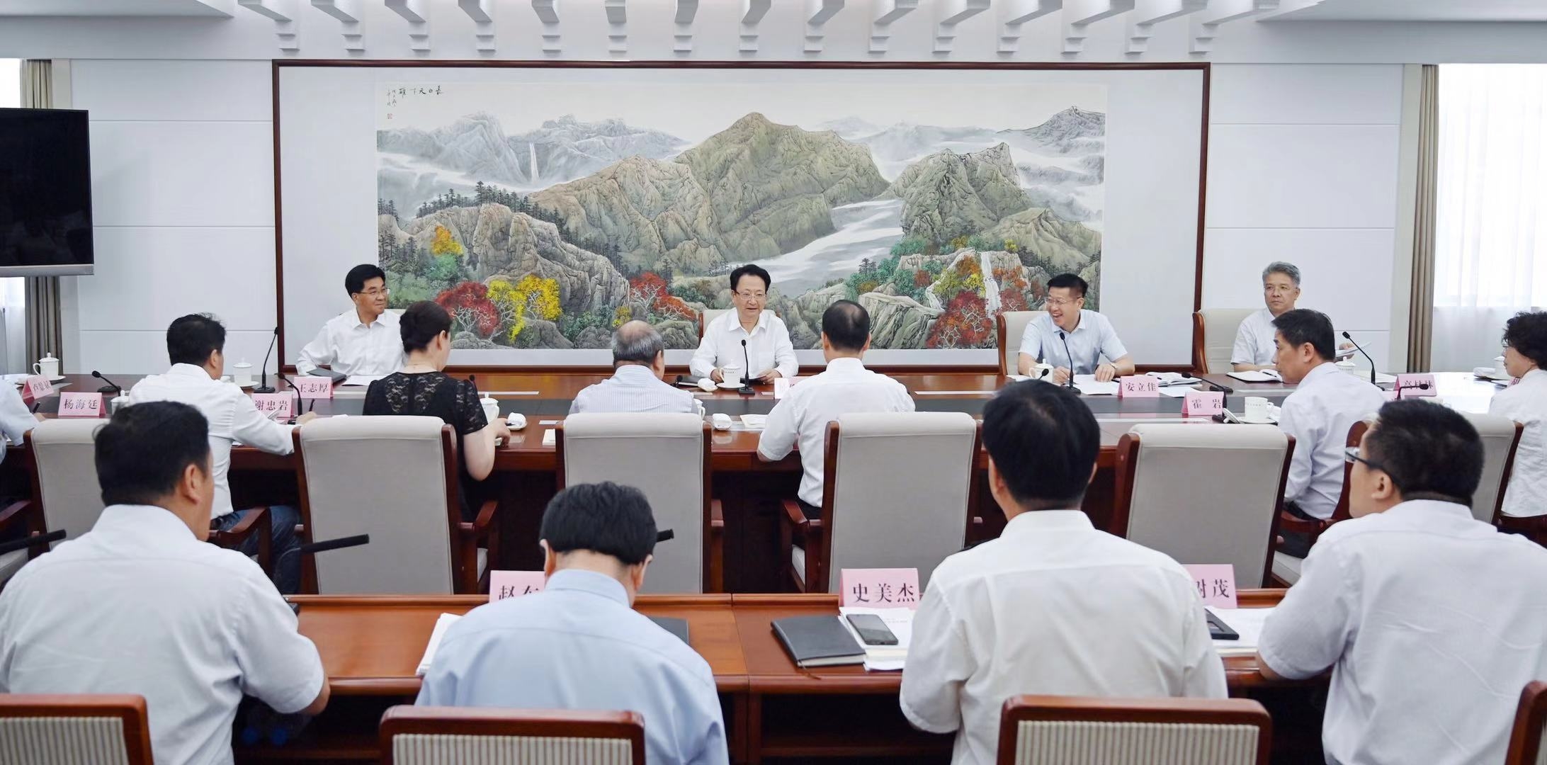 景俊海在省科技领导小组工作会议上强调 完善链条实施创新驱动发展战略  加快转化培育生成经济新增长点