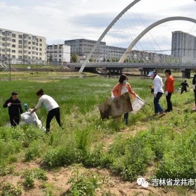 安民社区党委开展河道清理志愿服务活动