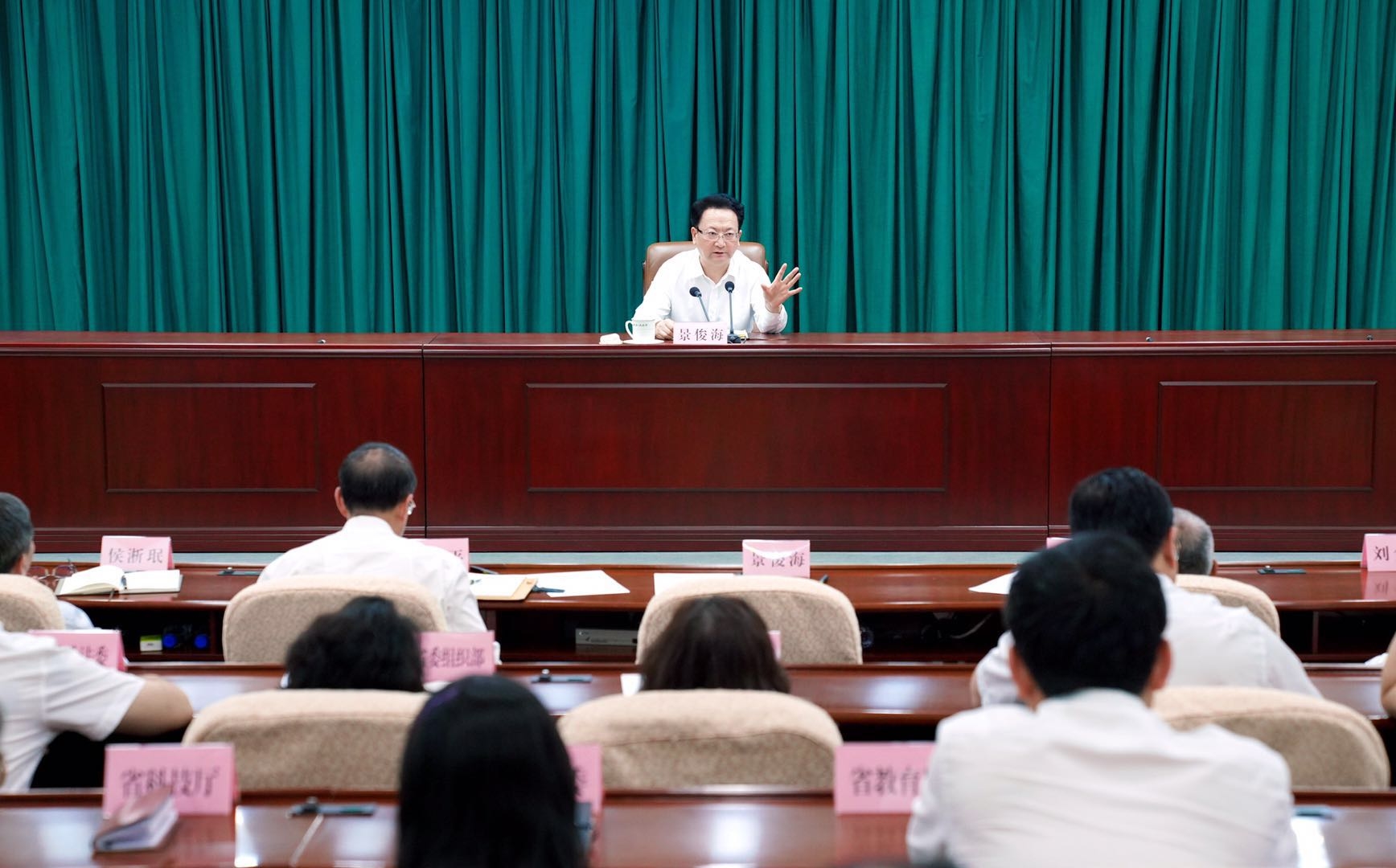 景俊海在全省深化“放管服”改革优化营商环境视频会议上强调 把放权便民让利作为改革出发点 加快优化营商环境激发内生动力