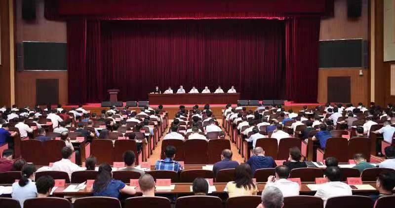 巴音朝鲁在省直机关党的建设工作会议暨激励干部担当作为交流会议上强调 深入贯彻习近平总书记重要讲话精神 全面提高省直机关党的建设质量和水平