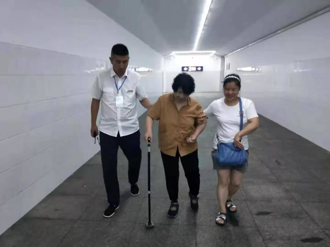 【为你点赞】暑运期间，火车站这些爱心服务温暖民心