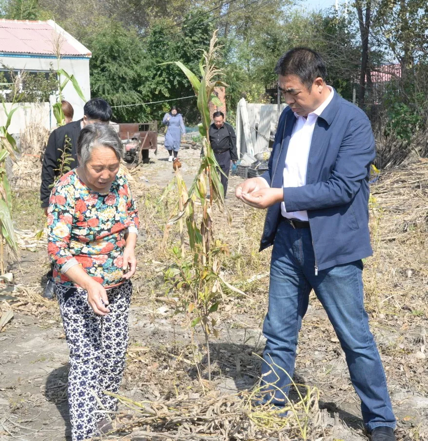 赵立宝深入基层调研调研软弱涣散党组织整顿情况并慰问贫困户