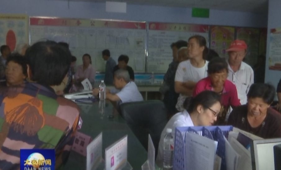 【脱贫攻坚秋季百日会战】省就业局：义诊医疗 扶贫暖人心