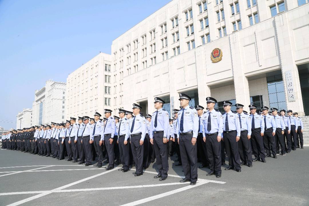 延吉市公安局举行庆祝新中国成立70周年升国旗仪式
