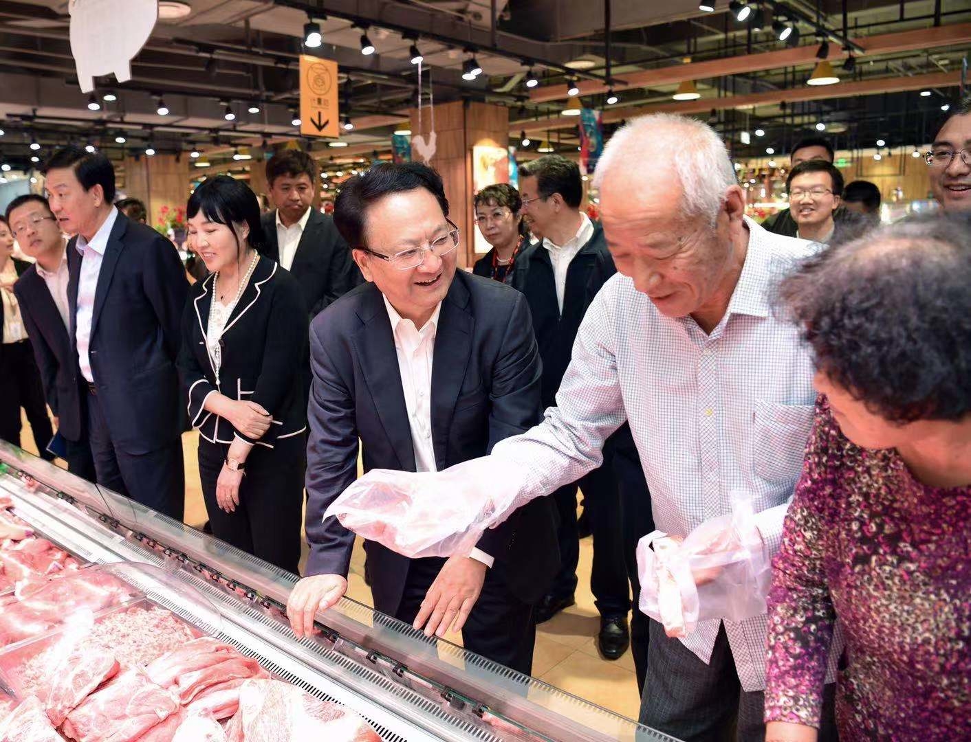 景俊海在检查节日市场和安全生产工作时强调 强化市场供应 确保安全生产 让百姓过一个欢乐平安祥和的节日