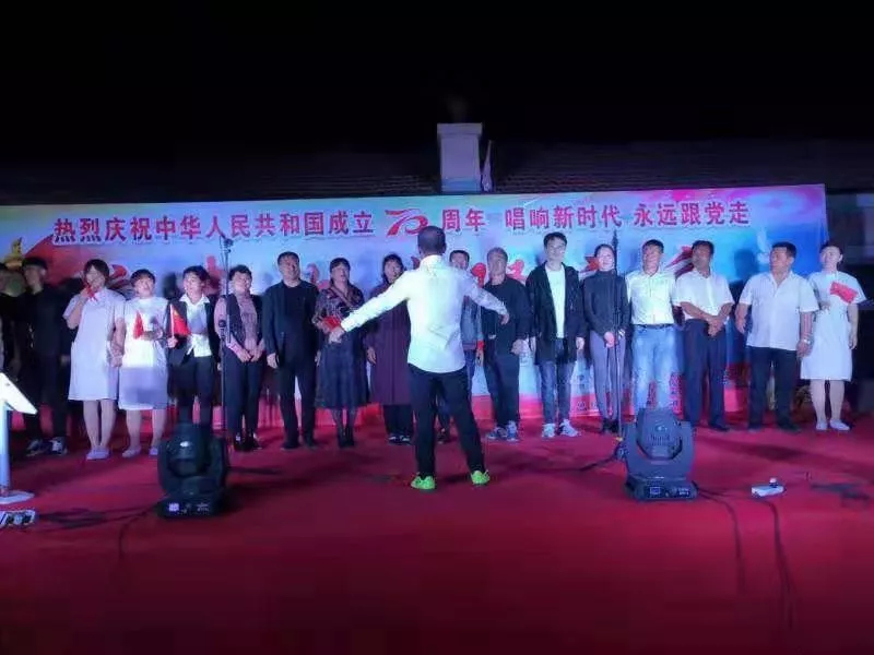 梨树县蔡家镇举办庆祝新中国70周年焰火歌舞晚会