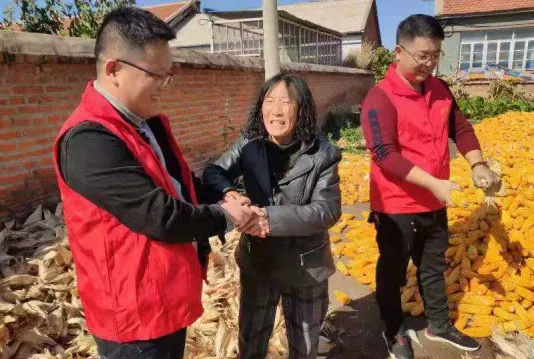 【群众眼中的主题教育】最是一年秋好处 大田满眼“红马甲”