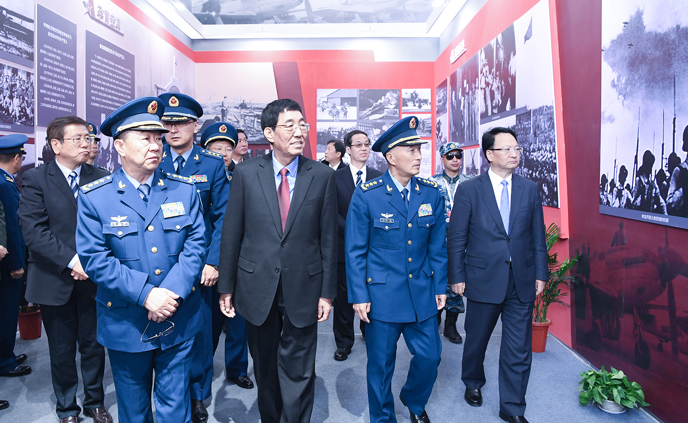 壮阔七十年 奋飞新时代 庆祝人民空军成立70周年航空开放活动举行