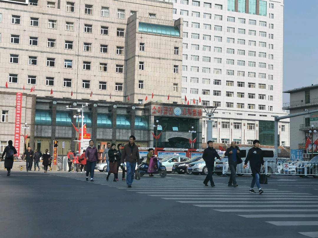 延吉市民赞同“11月1日起行人闯红灯横穿马路将被罚”