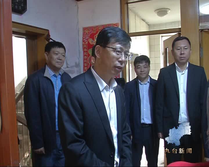 区委书记李洪亮走访慰问建国前老党员