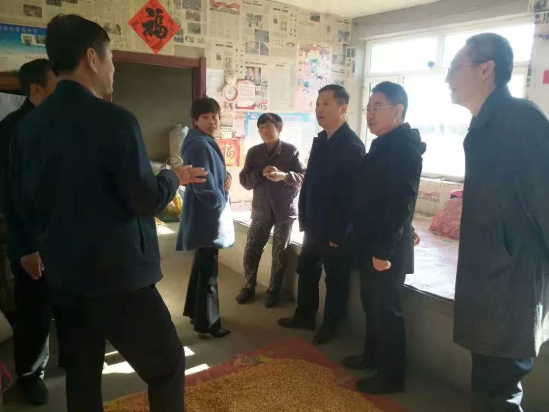 县委常委、统战部部长宋宝柱走访慰问贫困户