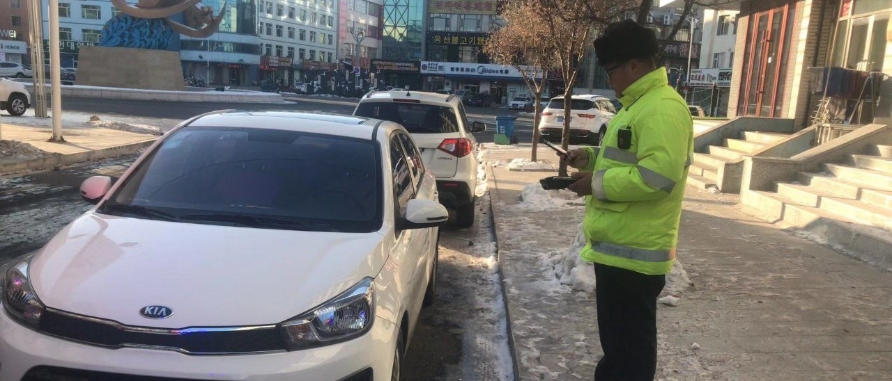 龙井市公安交通警察大队全力整治城区内车辆乱停放违法行为进一步提升群众安全感、满意度
