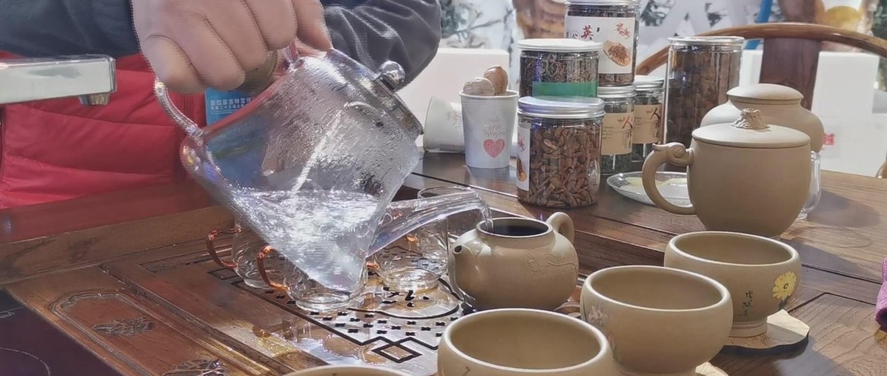 长白山：煮雪问茶味 相约共白首