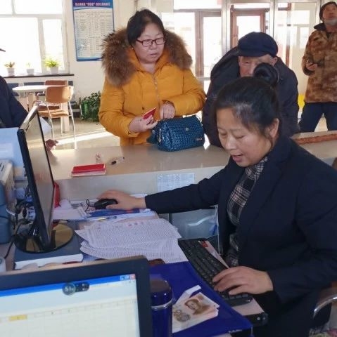 美人松社区残联积极将2019年残疾人公交补助发放到位