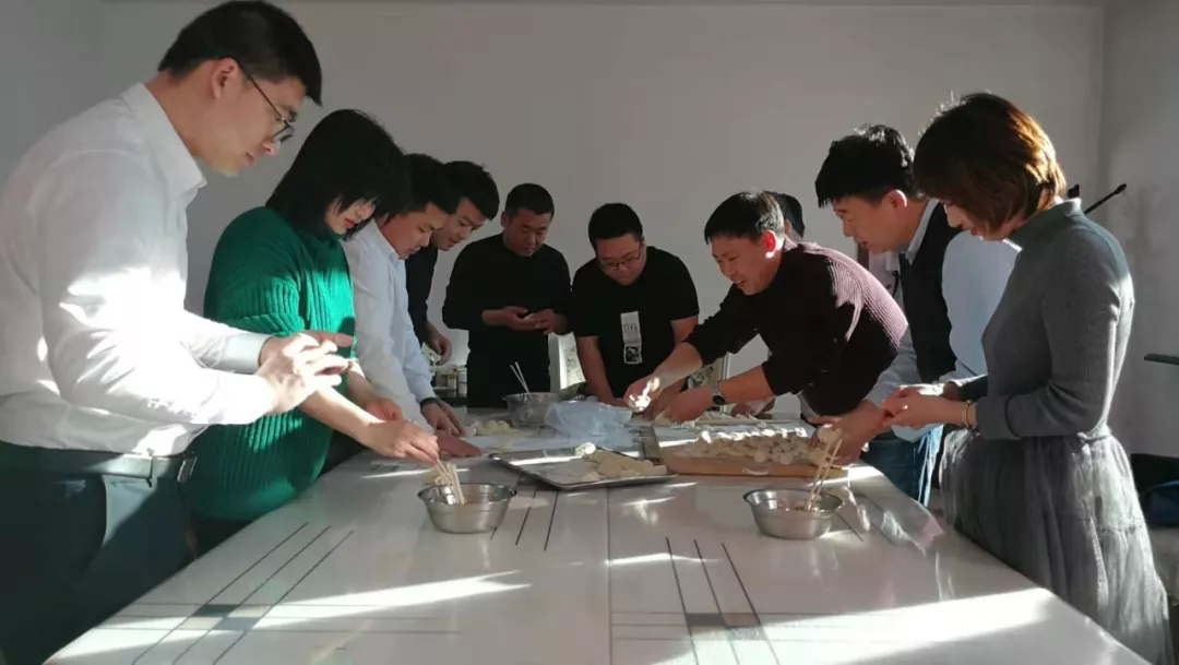 春节送饺子 温情暖人心