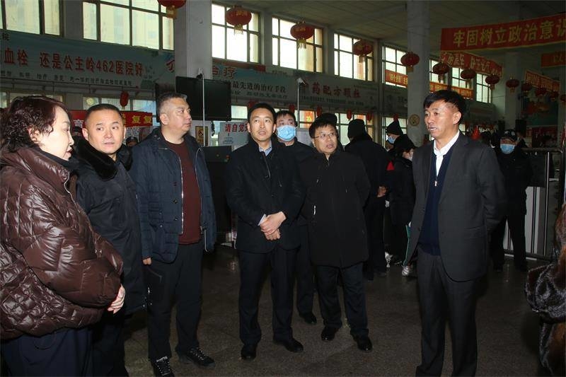 曾范涛到人员密集场所检查督导疫情防控工作