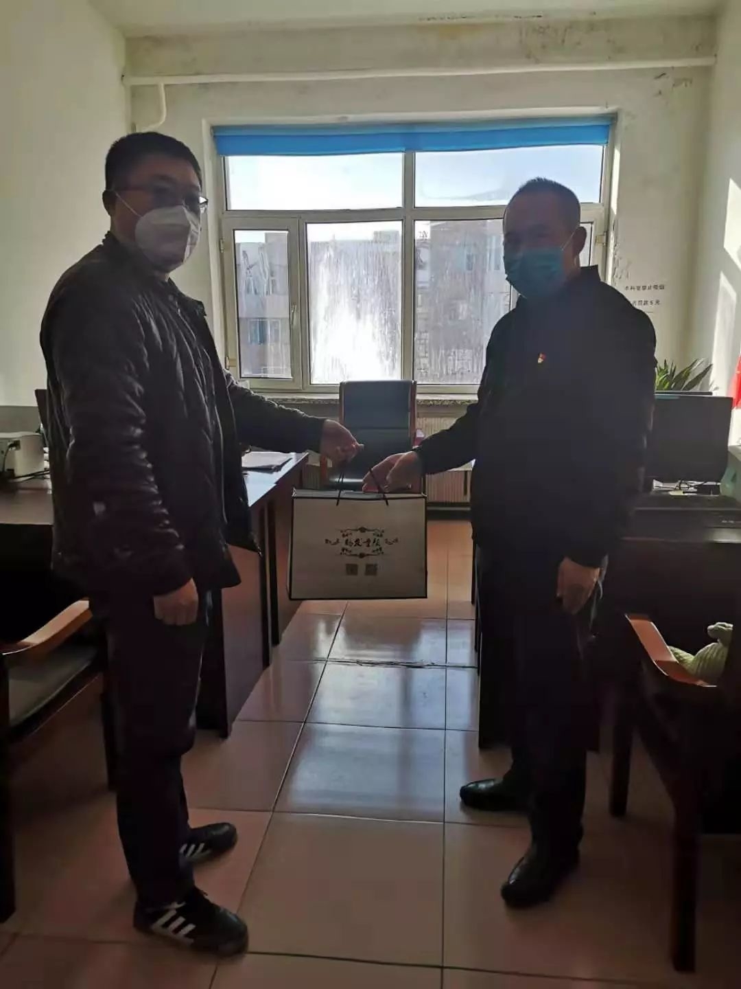 赞！暖心职工向单位捐赠口罩
