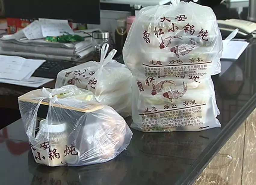【坚决打好打赢疫情防控阻击战】一碗热饭温暖一线工作者