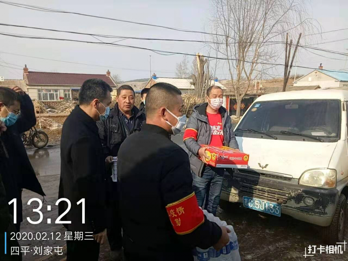 靠山卫生院对检疫卡点进行防护知识指导