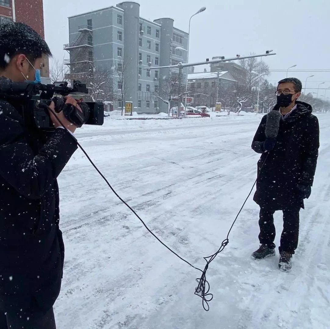 你知道珲春雪下了多厚吗？珲春融媒带你领略 珲春人儿防疫情 战暴雪