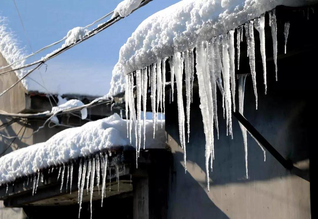 温馨提示：冰雪消融，谨防高处坠冰！