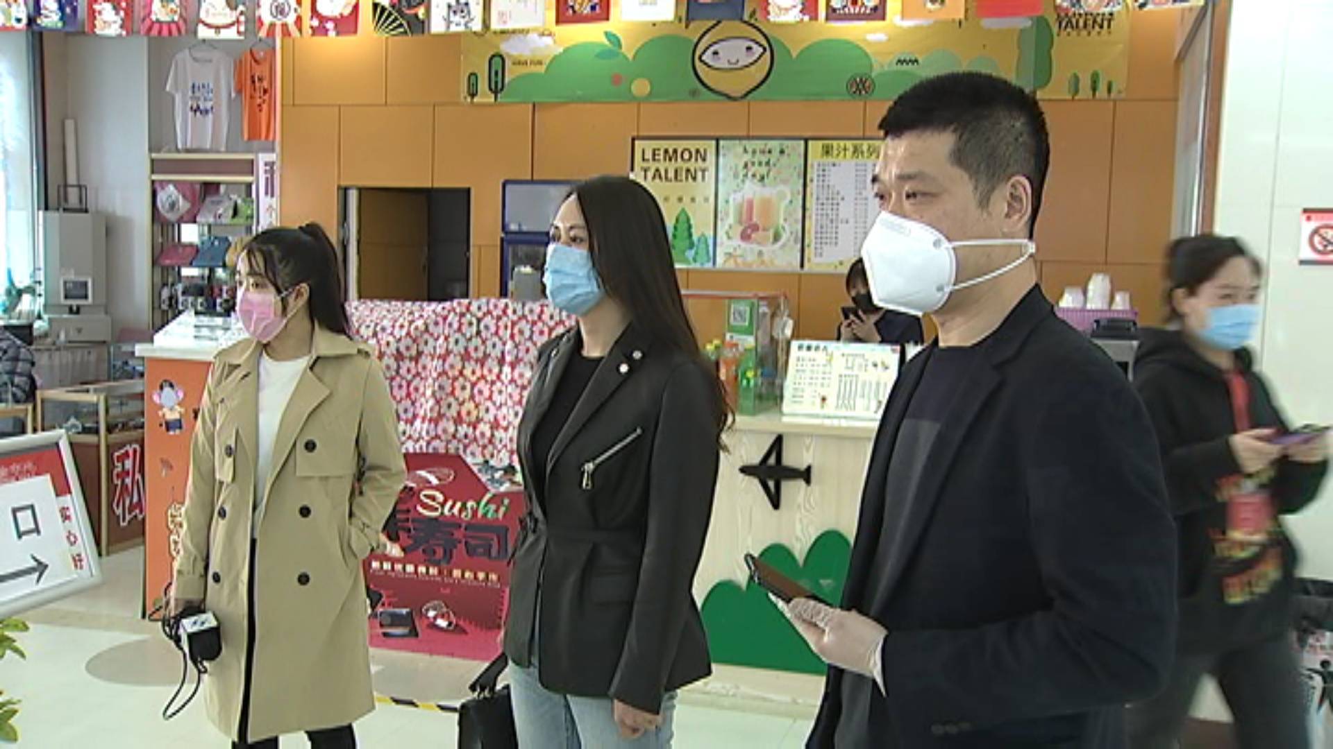 市商务局检查我市各大商超和购物中心“人人有码 码上行动”工作落实情况