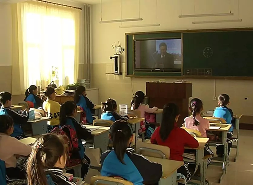 市司法局开展宪法进学校活动