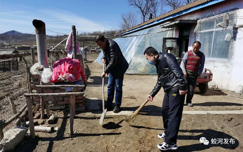 蛟河市文广旅局包保干部走访贫困户