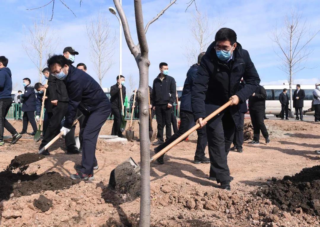 巴音朝鲁：践行绿水青山就是金山银山理念 让吉林大地绿起来美起来富起来