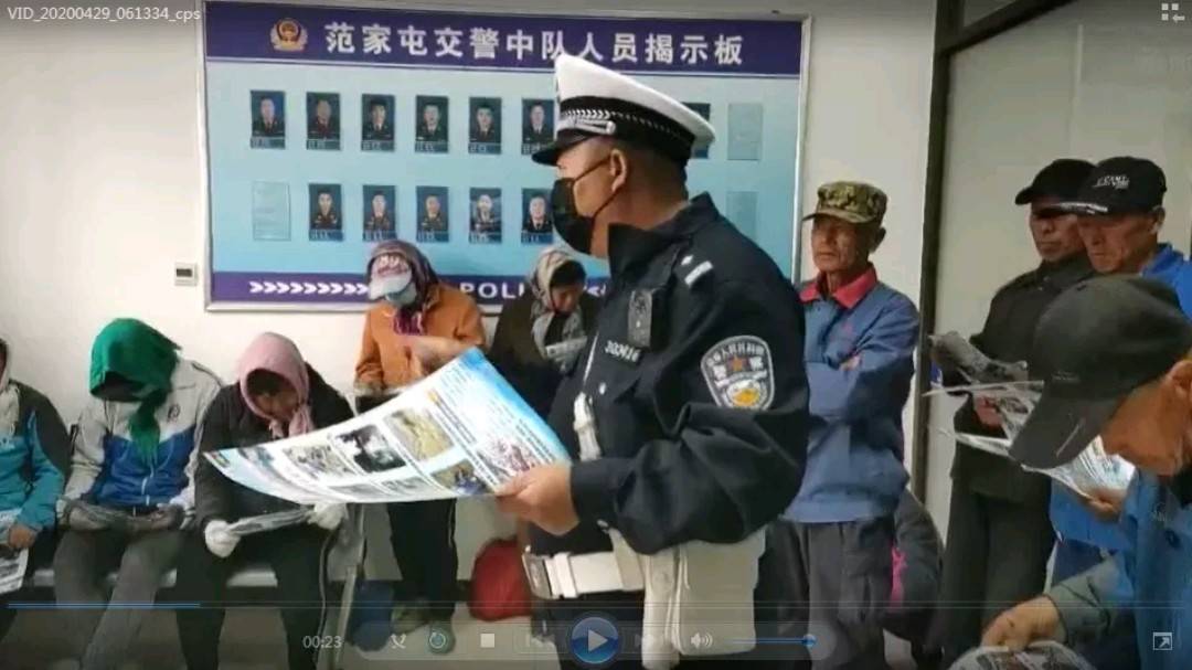 清晨，公主岭范家屯26名农民被锁小厢货车厢内，幸被交警拦下......